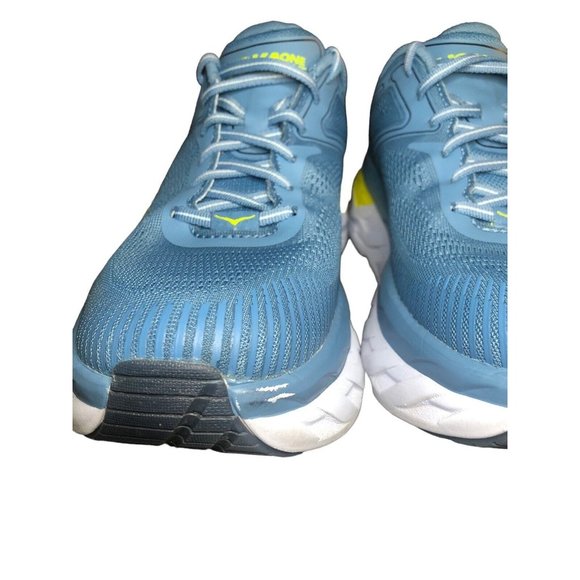 Athletic_Shoes